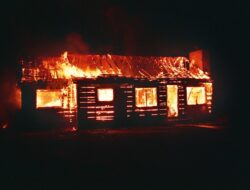Arti Mimpi Melihat Rumah Kebakaran Menurut Primbon Jawa Arti Mimpi Melihat Rumah Kebakaran Menurut Primbon Jawa