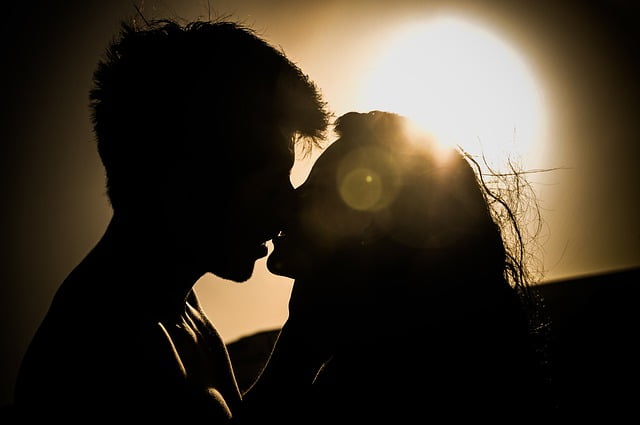 Arti Mimpi Berciuman Mesrah Dengan Laki-Laki Dan Perempuan