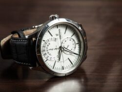 9 Arti Mimpi Memiliki Jam Tangan, Memberikan, Nemu dan hilang 9 Arti Mimpi Memiliki Jam Tangan, Memberikan, Nemu dan hilang