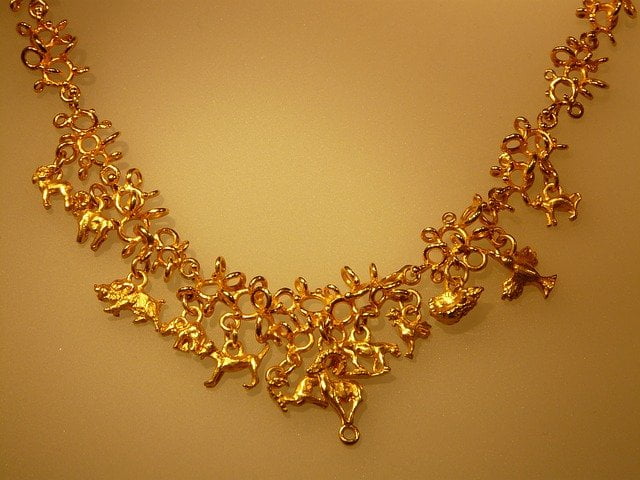 Arti Mimpi Kalung Emas, Cantik, Mutiara, Perak Dan Berlian