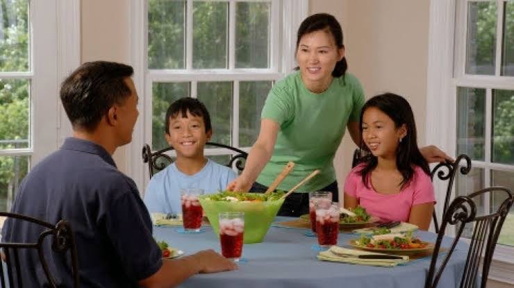 7+ Arti Mimpi Makan Bersama Keluarga Teman Kerja Tetangga Laki-Laki Dan Perempuan
