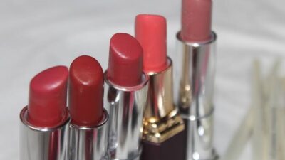 Arti Mimpi Menggunakan Lipstik Merah, Hitam, Oranye, Coklat Menurut Primbon