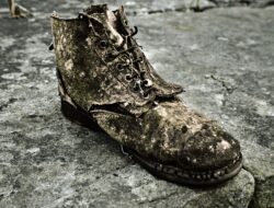 Arti Mimpi Sepatu Rusak Bermakna Akhir Sebuah Hal Penting