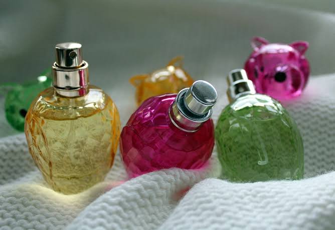 Arti Mimpi Parfum Perempuan Wanita : Ada Perubahan Penting