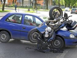 Makna Mimpi Mengendarai Mobil Kemudian Kecelakaan