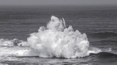 Arti Mimpi Melihat Ledakan Bom Di Laut Konon Tanda Perubahan Penting