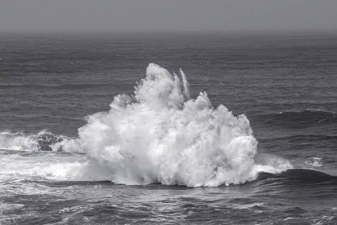 Arti Mimpi Melihat Ledakan Bom Di Laut Konon Tanda Perubahan Penting