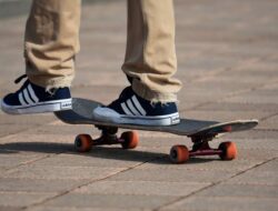 Arti Mimpi Main Skateboard, Mengendarai Skateboard