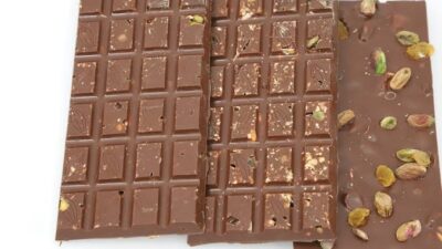 Arti Mimpi Membuang Coklat Batangan Yang Busuk Atau Basi
