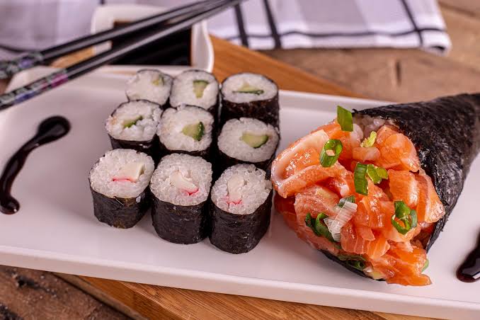 Arti Mimpi Makan Sushi Di Rumah Makan Cina