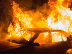 Mobil Terbakar Di Tol Jombang-Mojokerto: 6 Penumpang Selamat Dari Kebakaran