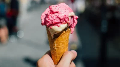 Arti Mimpi Makan Es Krim: Antara Simbol Kenyamanan, Emosi, dan Proses Otak Saat Tidur